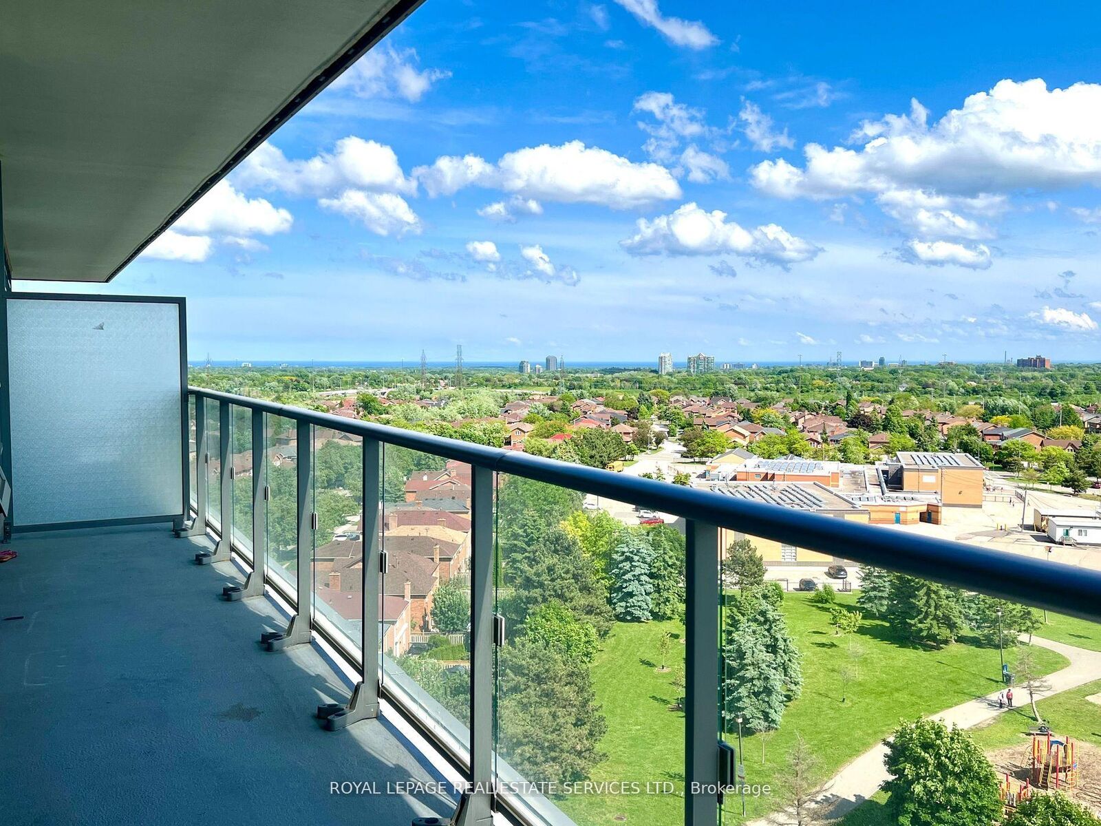 Property Photo:  4699 Glen Erin Drive 1005  ON L5N 2E3 