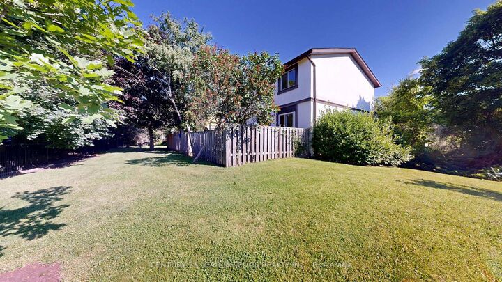 Property Photo: 2651 Aquitaine Avenue 64 ON L5N 1V5