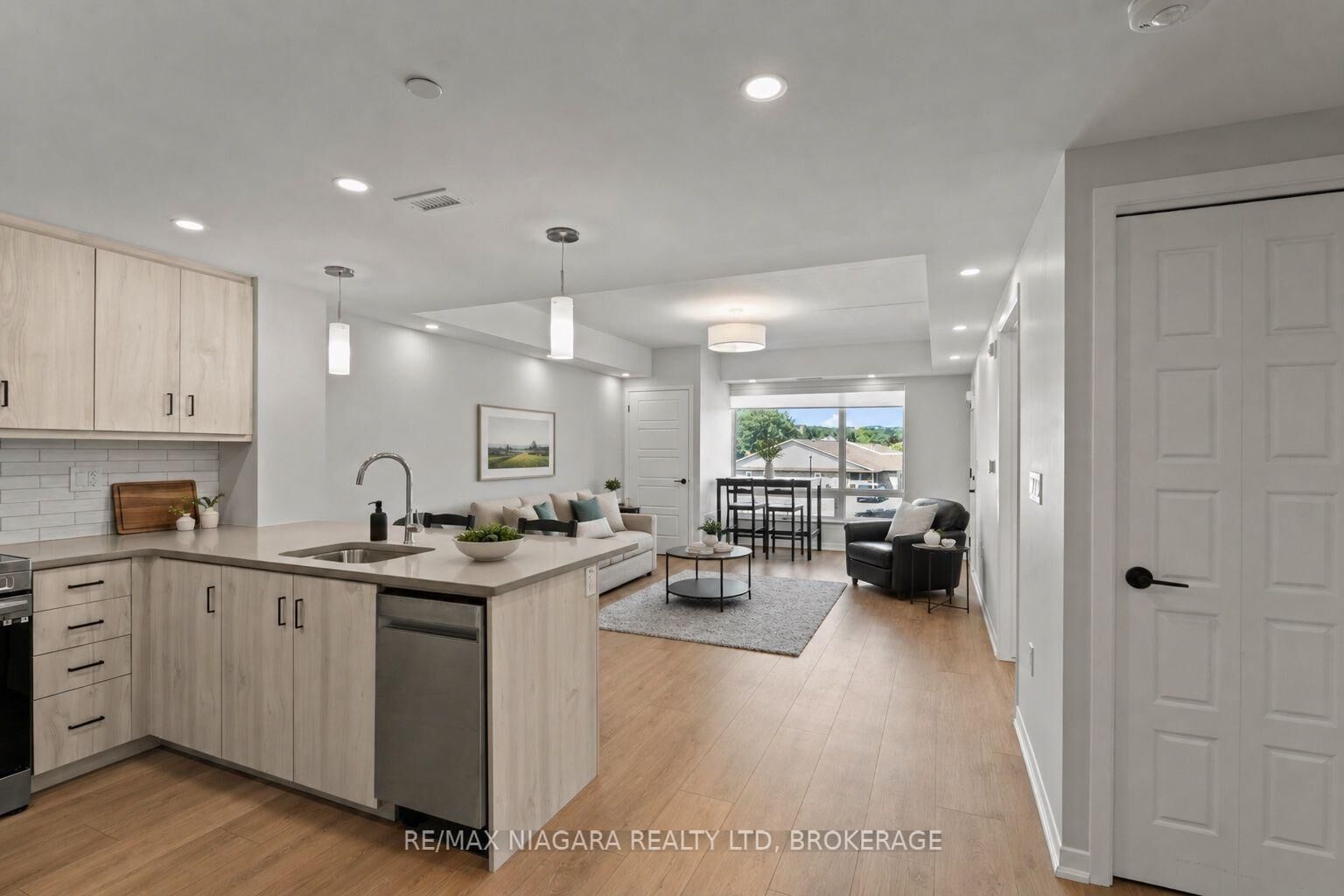 Property Photo: 3998 Victoria Avenue 206 ON L0R 2C0