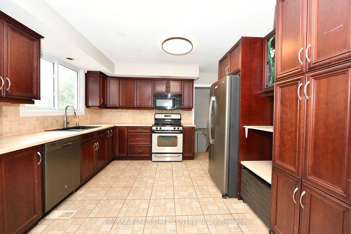 Property Photo:  37 Ebury Crescent  ON N6C 3E1 