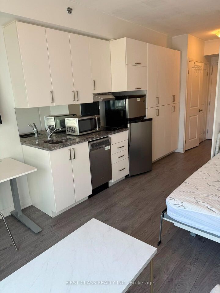 Property Photo: 1900 Simcoe Street N 305 ON L1G 0C1