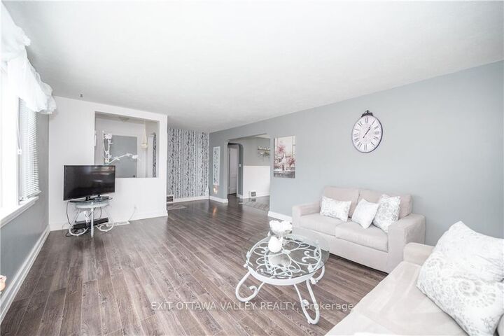 Property Photo: 500 Dominion Street ON K7V 1H6