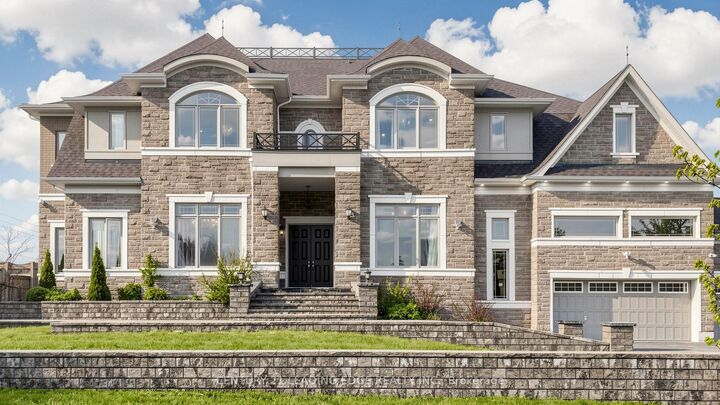 Property Photo: 2 Sam Davis Court ON L4A 4R4
