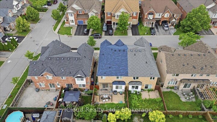 Property Photo: 270 Whetham Heights ON L9T 0N7