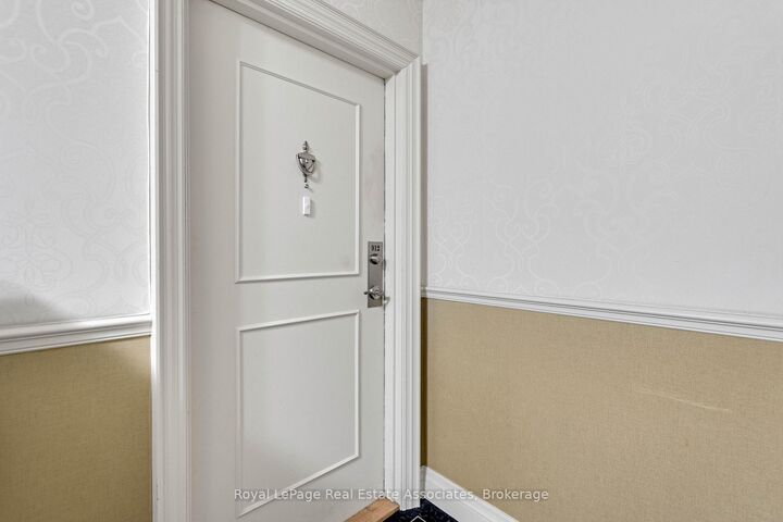 Property Photo:  50 Elm Drive E 912  ON L5A 3X2 