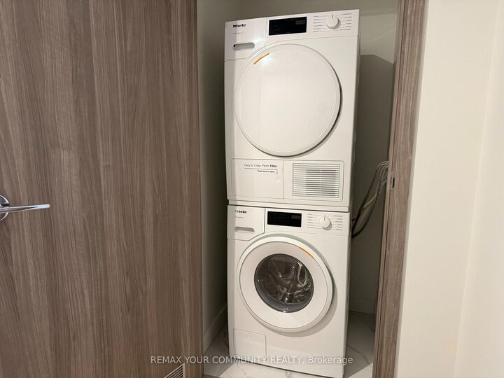 Property Photo: 3 Concord Cityplace Way 4008 ON M5V 0X4