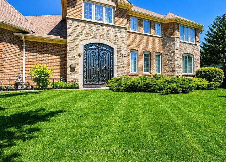 Property Photo: 342 Saginaw Parkway ON N1T 1R8