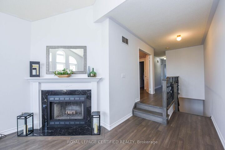 Property Photo: 6037 Clover Ridge Crescent ON L5N 7B4