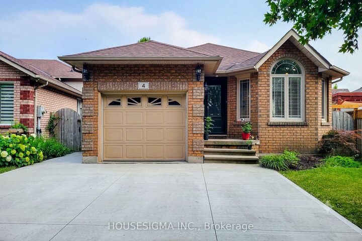Property Photo: 4 Treeview Court ON L8J 3R9