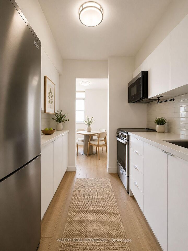 Property Photo:  70 Park Street E 1006  ON L5G 1M5 