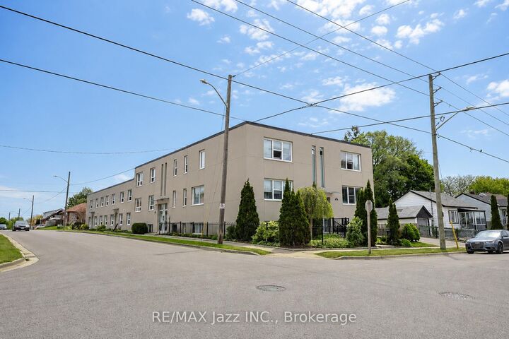 Property Photo:  209 Stacey Avenue 1  ON L1H 5A6 