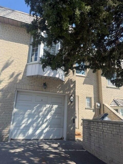 Photo de la propriété:  8 Farmstead Road  ON M2L 2G2 
