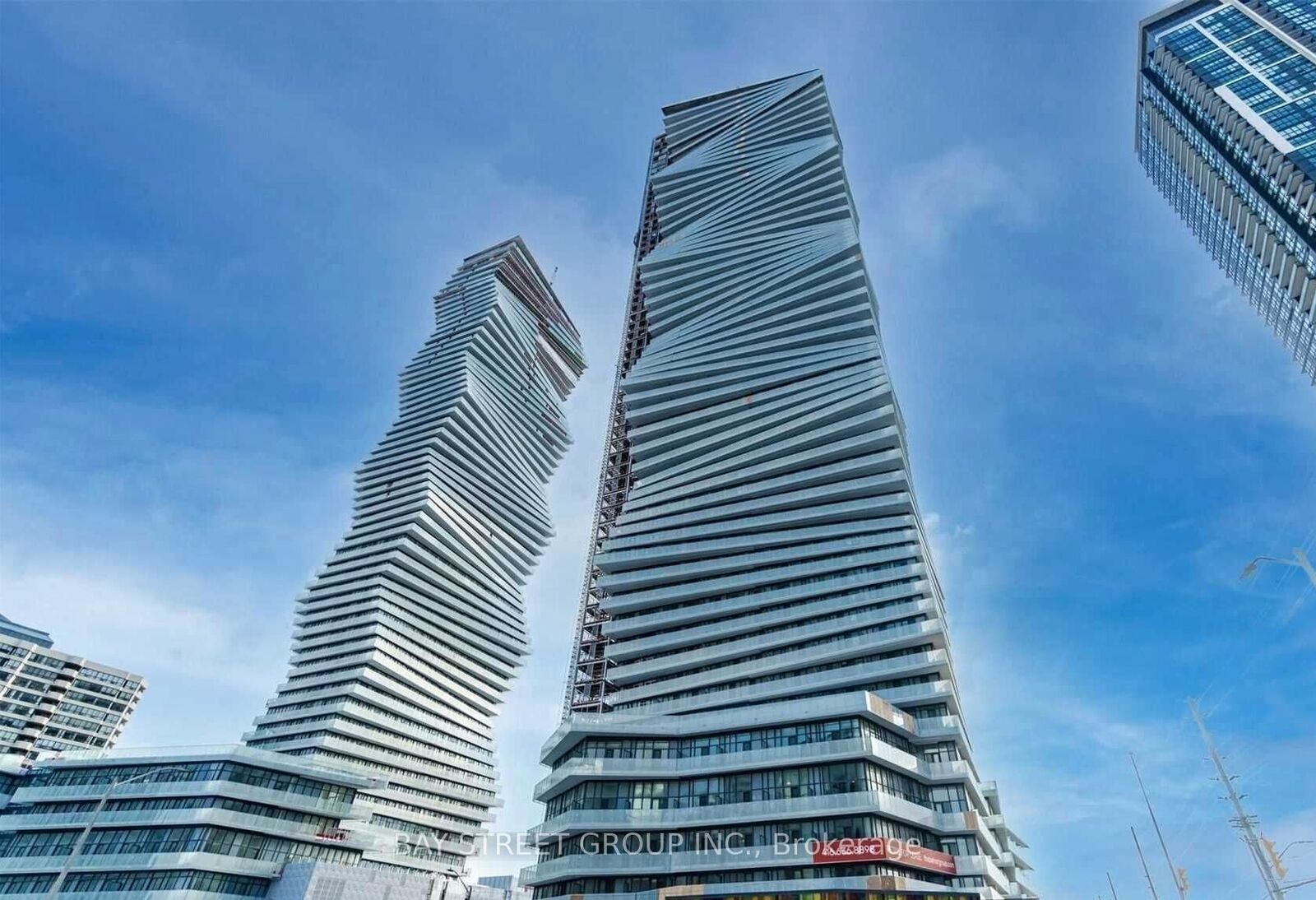 Property Photo:  3900 Confederation Parkway E 321  ON L5B 0K7 