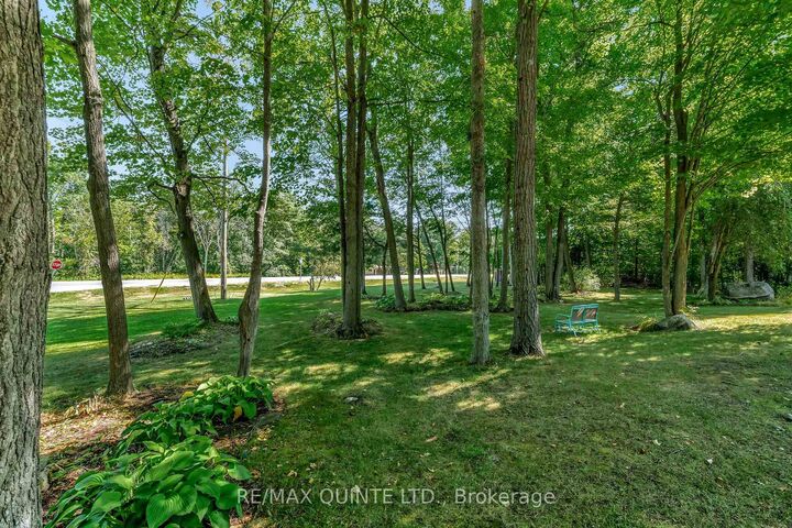 Property Photo: 291 Colonial Drive ON K8V 5P4