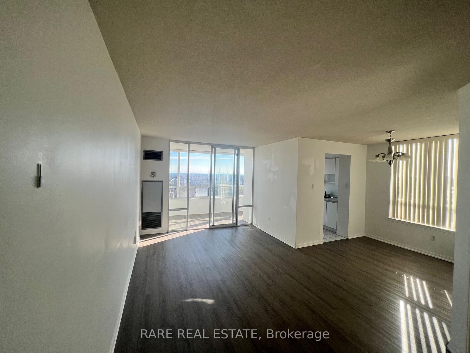 Property Photo:  550 Webb Drive 905  ON L5B 3Y4 