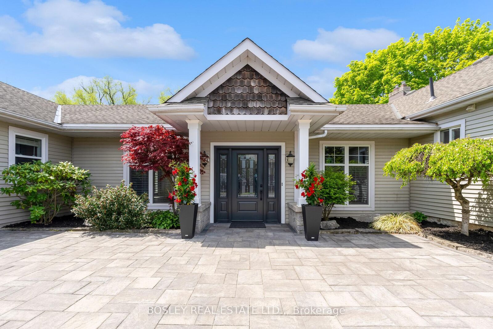 Property Photo: 166 Lakeshore Road ON L2N 2V1