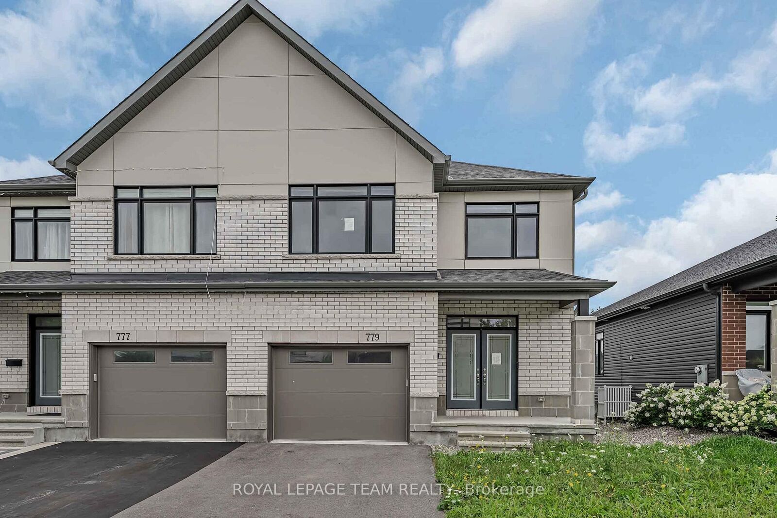 Property Photo: 779 Ovation Grove ON K1T 0X6