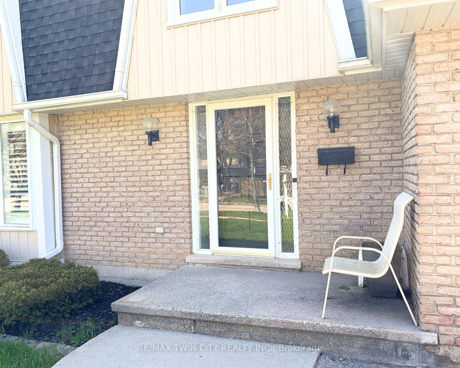Property Photo:  111 Manor Drive  ON N2A 2T9 