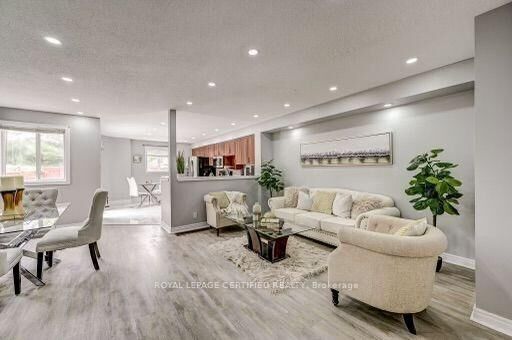 Property Photo:  3843 Coachman Circle  ON L5M 6P8 