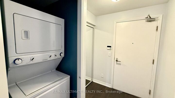 Property Photo:  15 James Finlay Way 723  ON M3M 0B3 