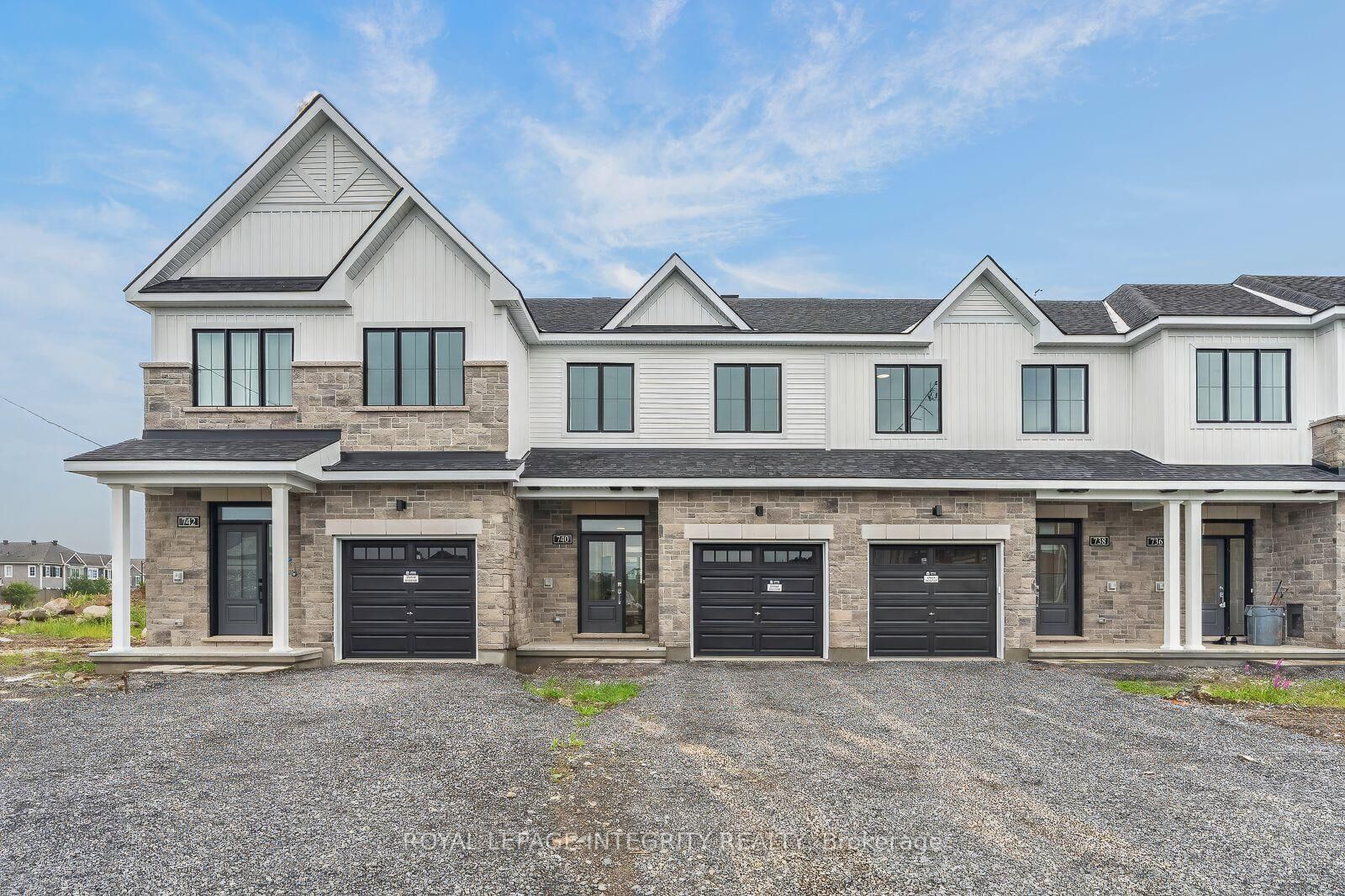 Photo de la propriété: 740 Tadpole Crescent ON K2J 7N1