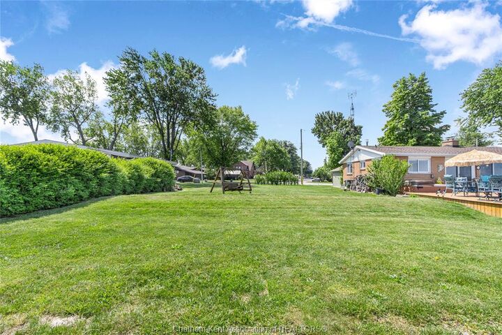 Property Photo: 85 Island Crescent ON N0P 2L0