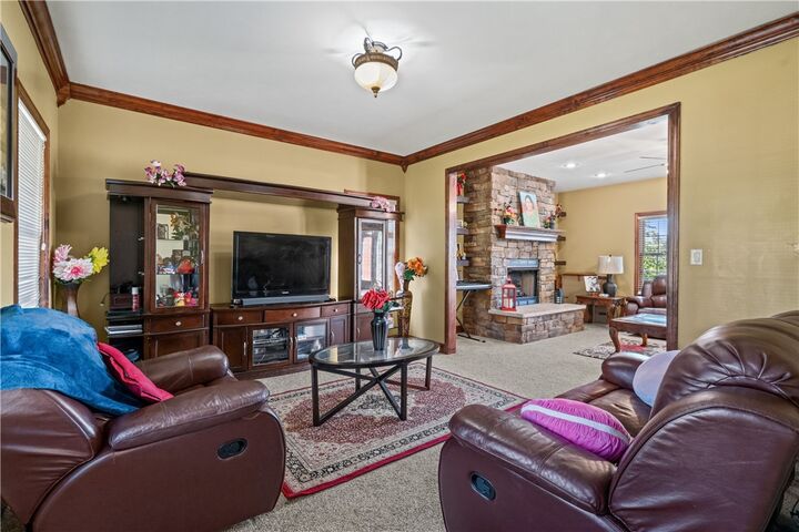 Property Photo:  2044 Sterling Dr  PA 15057 