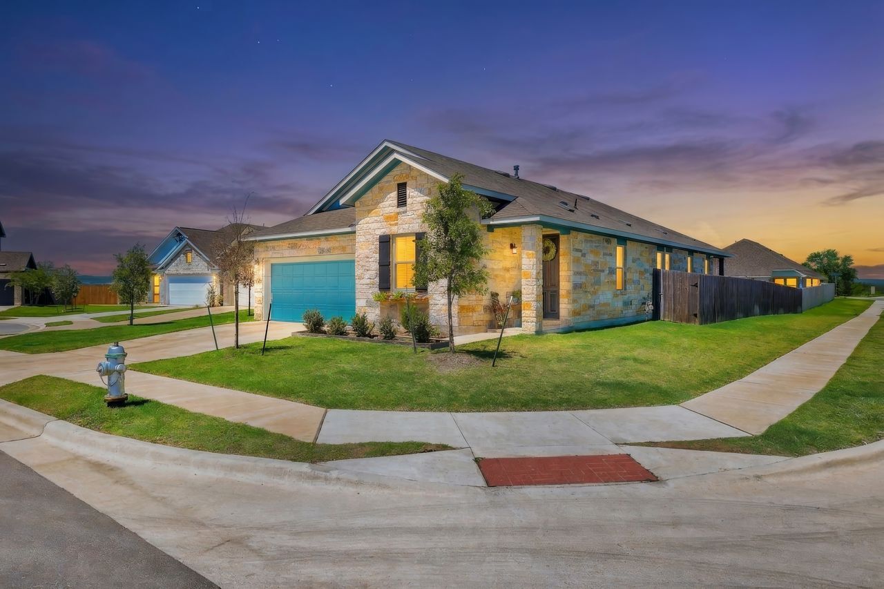 Property Photo:  104 Ladolia Lane  TX 78666 
