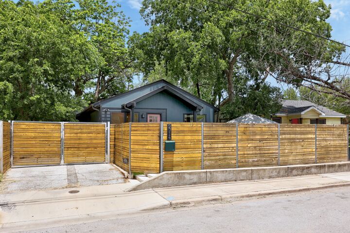 Property Photo: 2714 E 2nd Street TX 78702