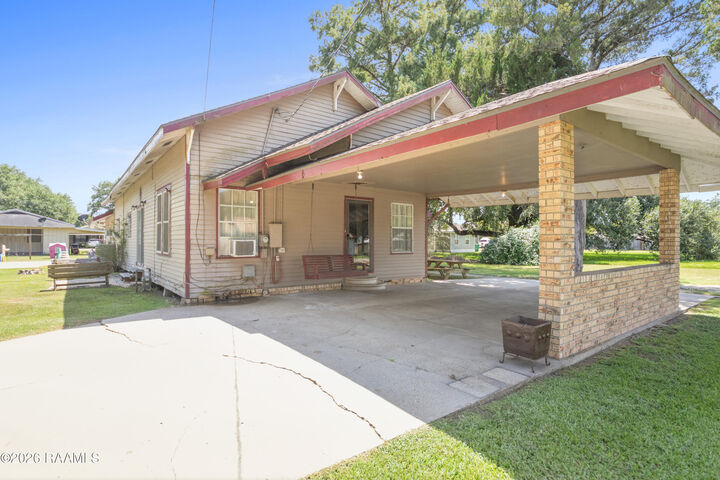 Property Photo: 310 E Branche Street LA 70578