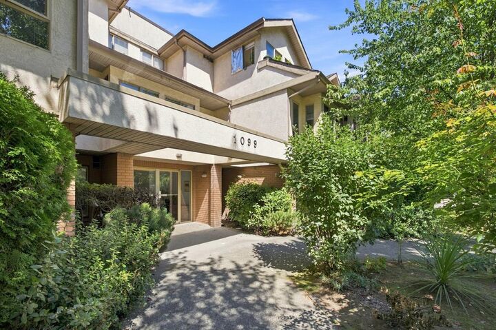 1099 E Broadway 401 — photo 1