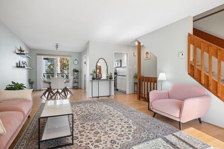 Property Photo:  220 W 16th Street 4  BC V7M 1T6 