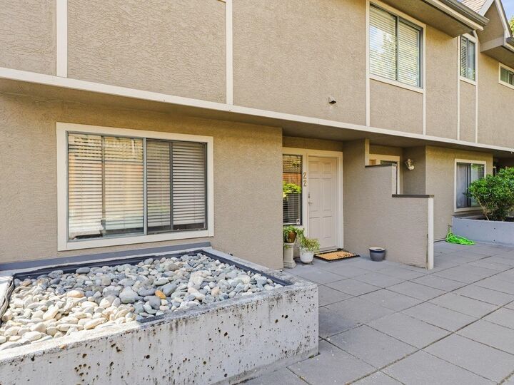 Property Photo: 2133 St. Georges Avenue 22 BC V7L 3K5
