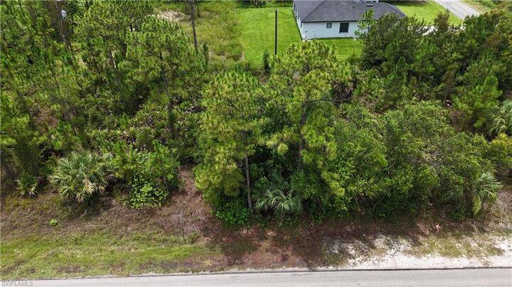 Property Photo: 2402 E 10th St FL 33936