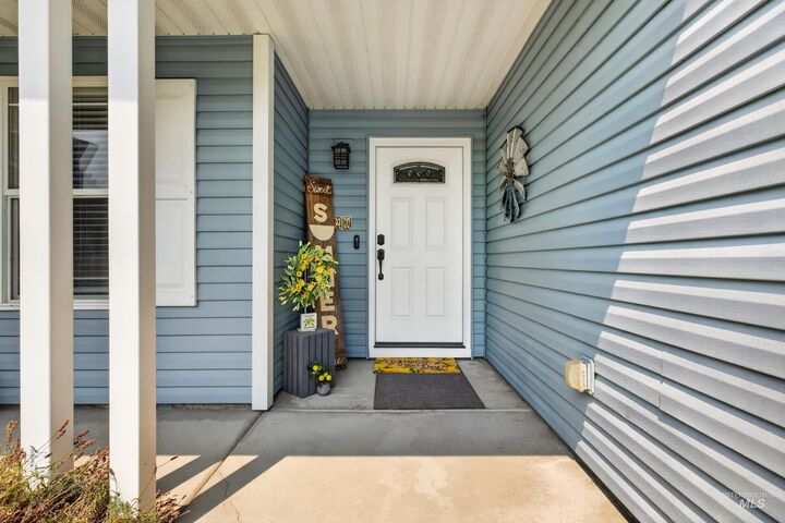 Property Photo:  320 E Walcott Lake Ct  ID 83644 