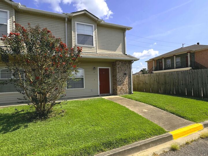 Property Photo:  846 Provision Ct #B  LA 70052 