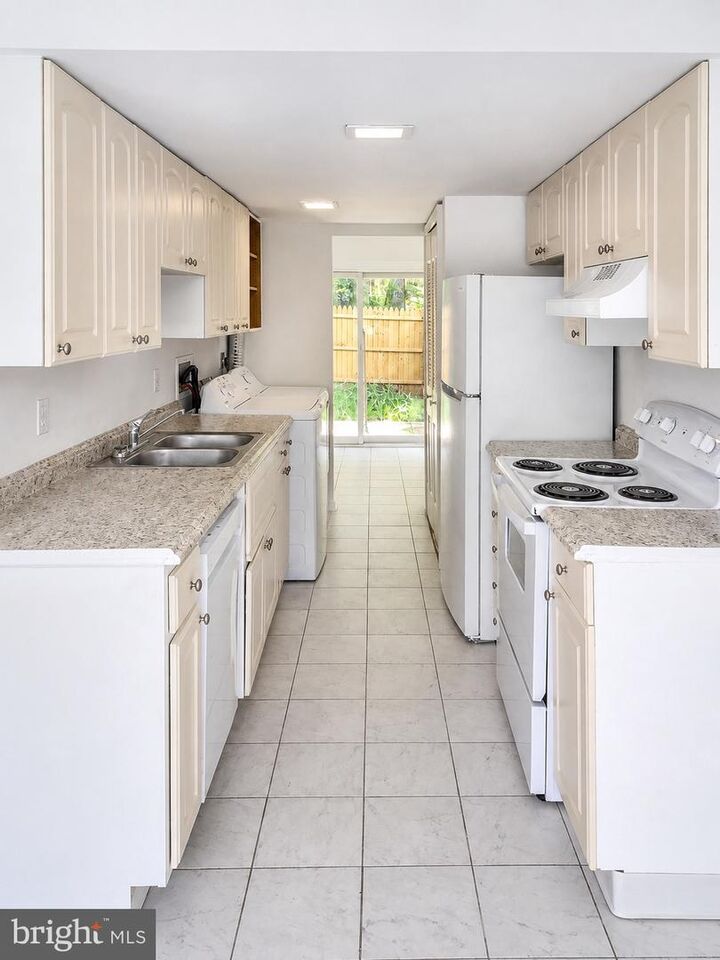 Property Photo: 1224 Thomas Jefferson Place VA 22405