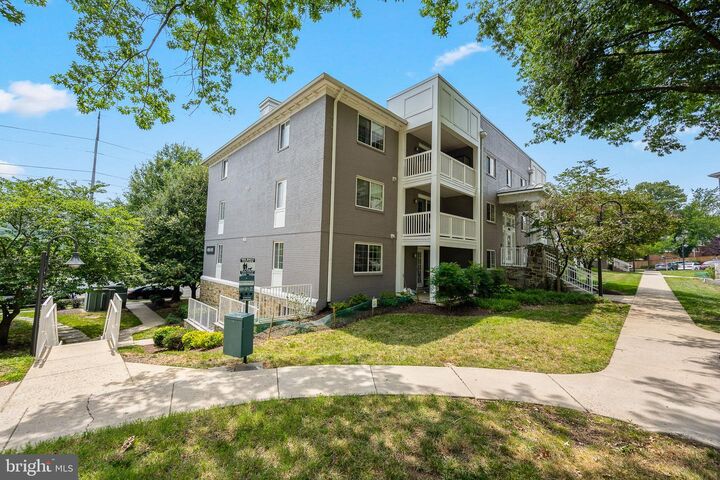 Property Photo: 4189 S Four Mile Run Drive S 101 VA 22204