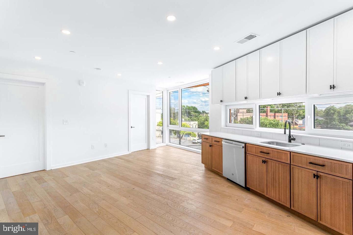 Property Photo: 1522 Rhode Avenue NE 304 DC 20018