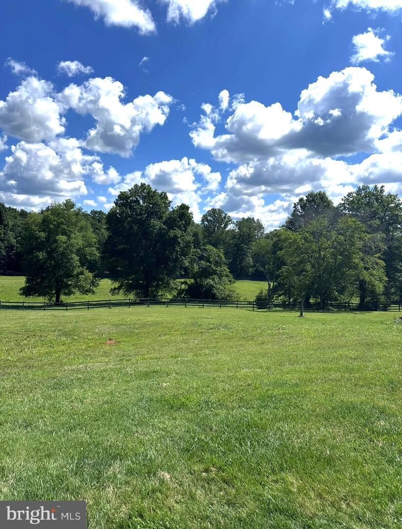 Property Photo: 9411 Green Meadows Road VA 20187
