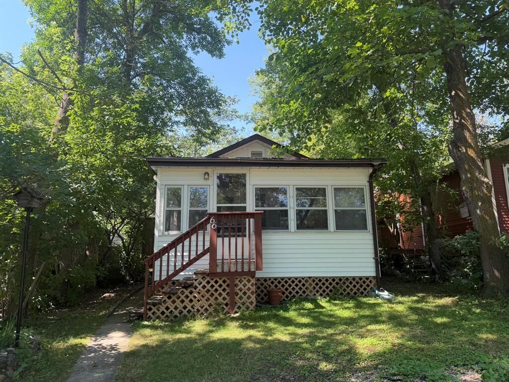 Property Photo:  66 1st Street  MB R0E 0T0 
