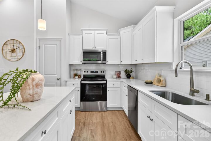 Property Photo: 146 Hansard Drive NC 28214