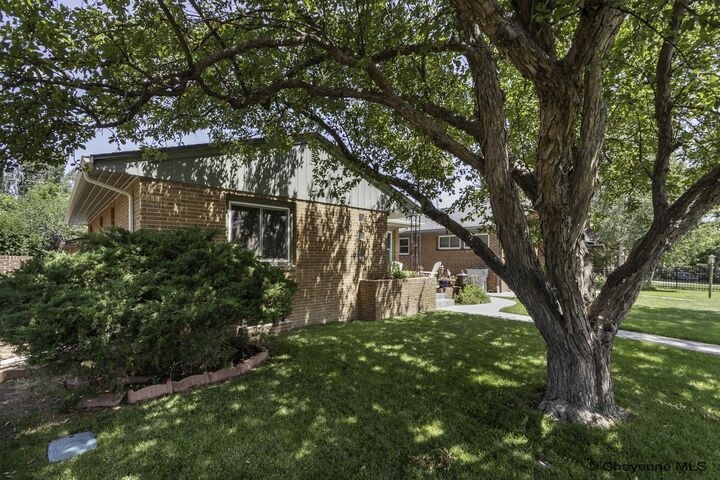 Property Photo:  410 W 2nd Ave  WY 82001 