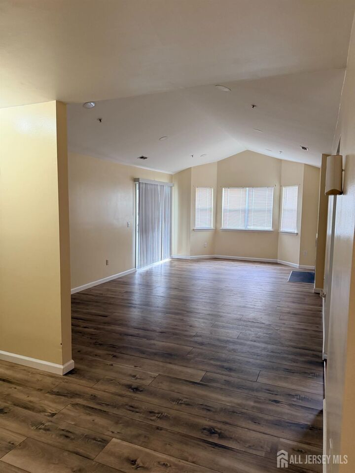 Property Photo:  343 Ventnor Court  NJ 08854 