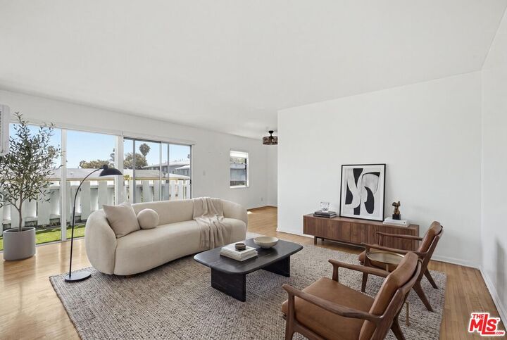 Property Photo: 4065 Ursula Ave, Unit 6 CA 90008