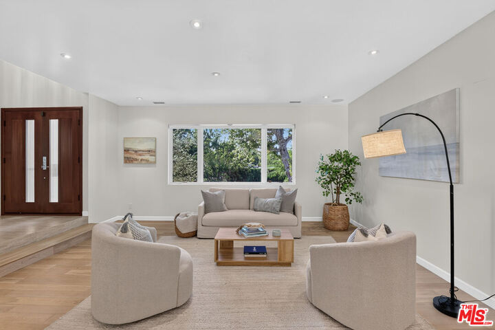 Property Photo: 4262 Levitt Ln CA 91403