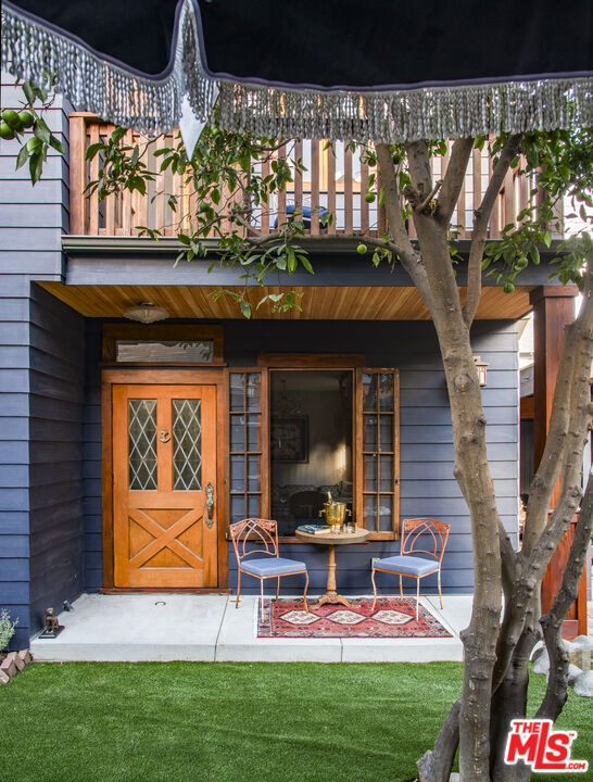 Property Photo: 1718 S Hobart Blvd CA 90006