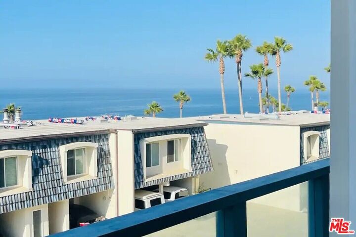 Property Photo:  11954 Oceanaire Ln  CA 90265 