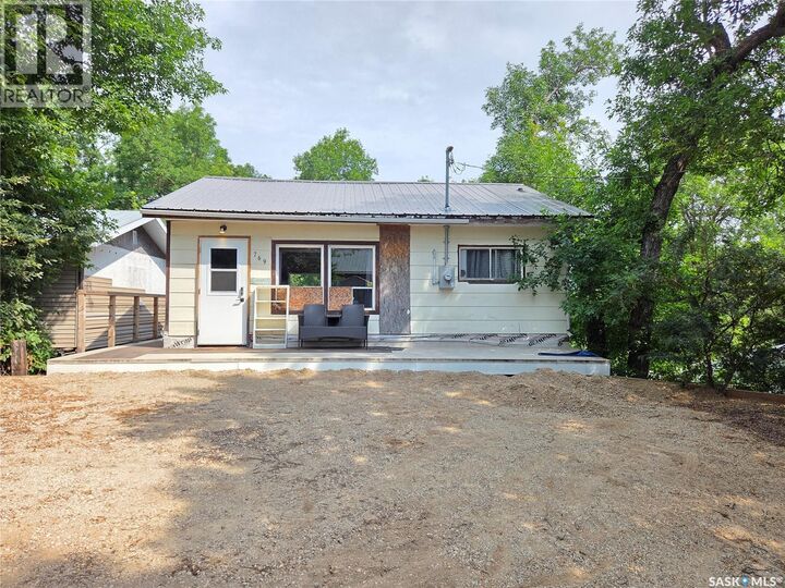 Property Photo: 769 Ennis Avenue SK S0C 0R0