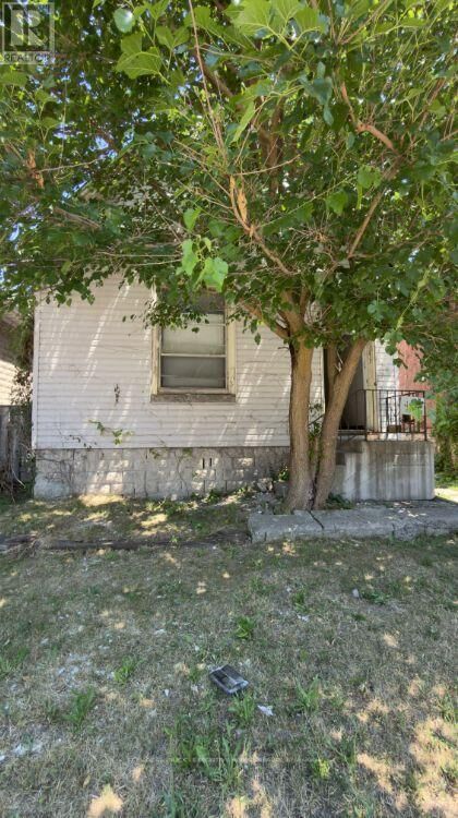 Property Photo: 188 Wharncliffe Road South ON N6J 2L1